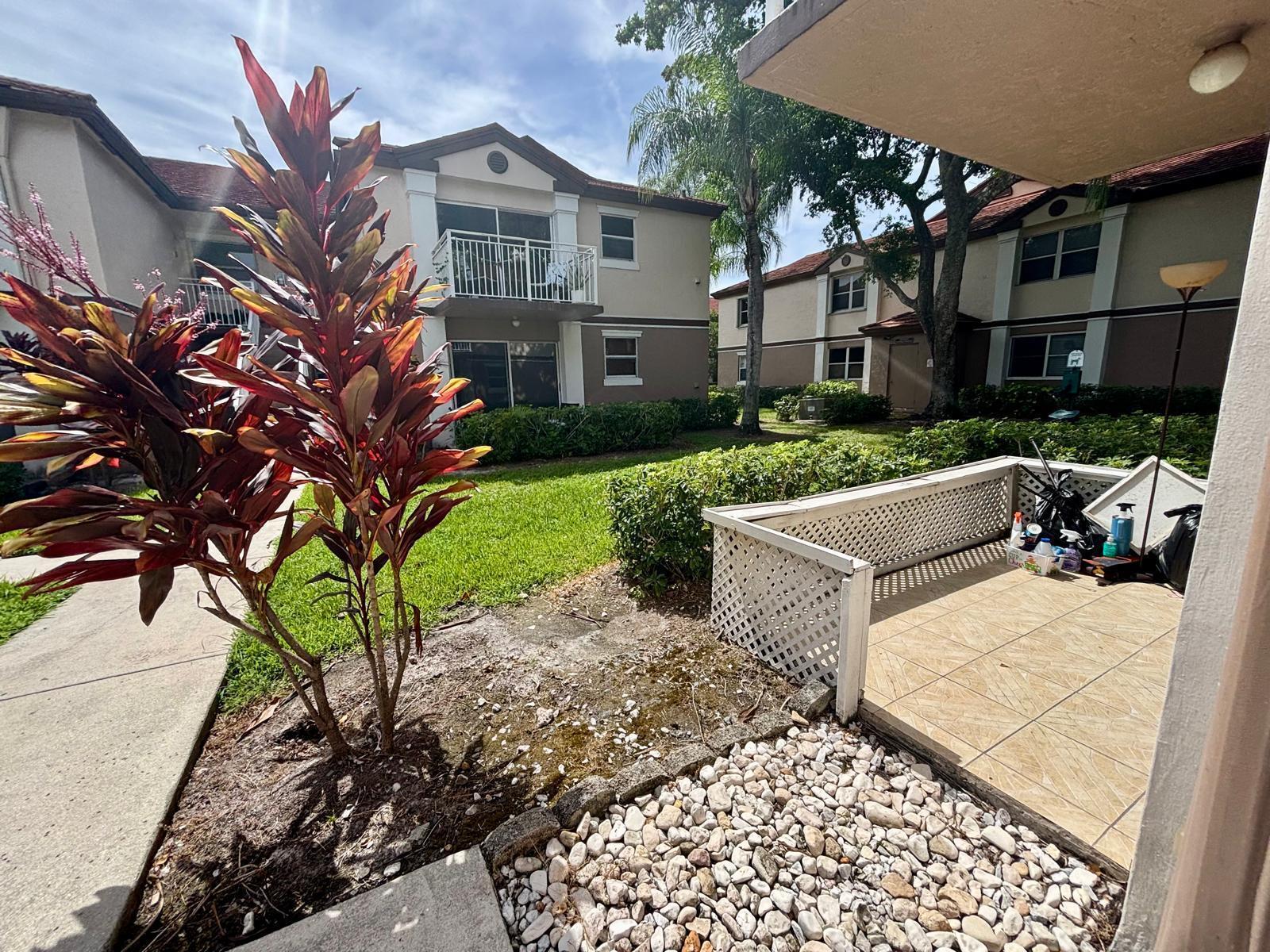 CLUB QUARTERS AT RAINTREE - Residential