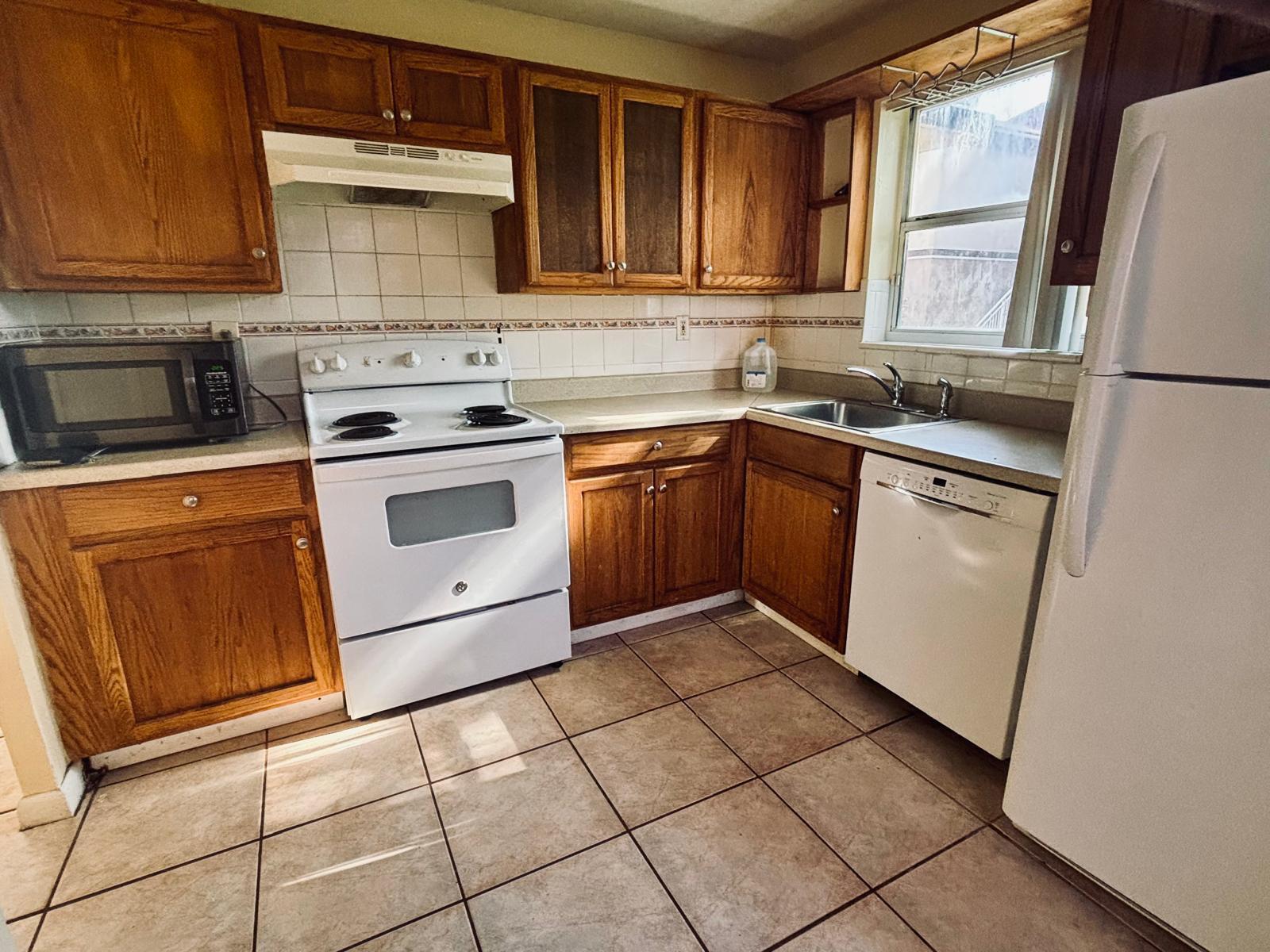 CLUB QUARTERS AT RAINTREE - Residential