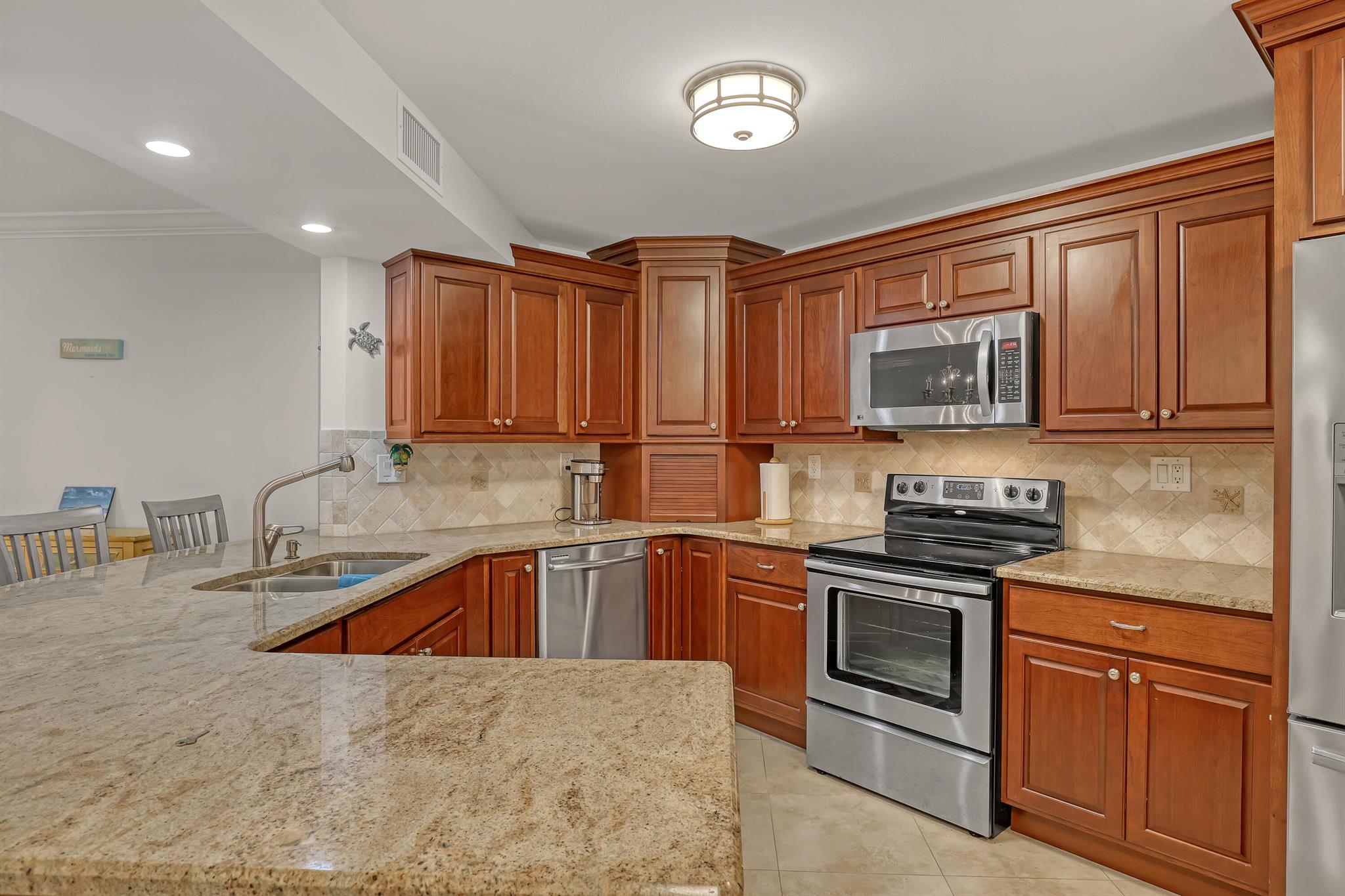 ISLANDIA I CONDOMINIUM - Residential Lease