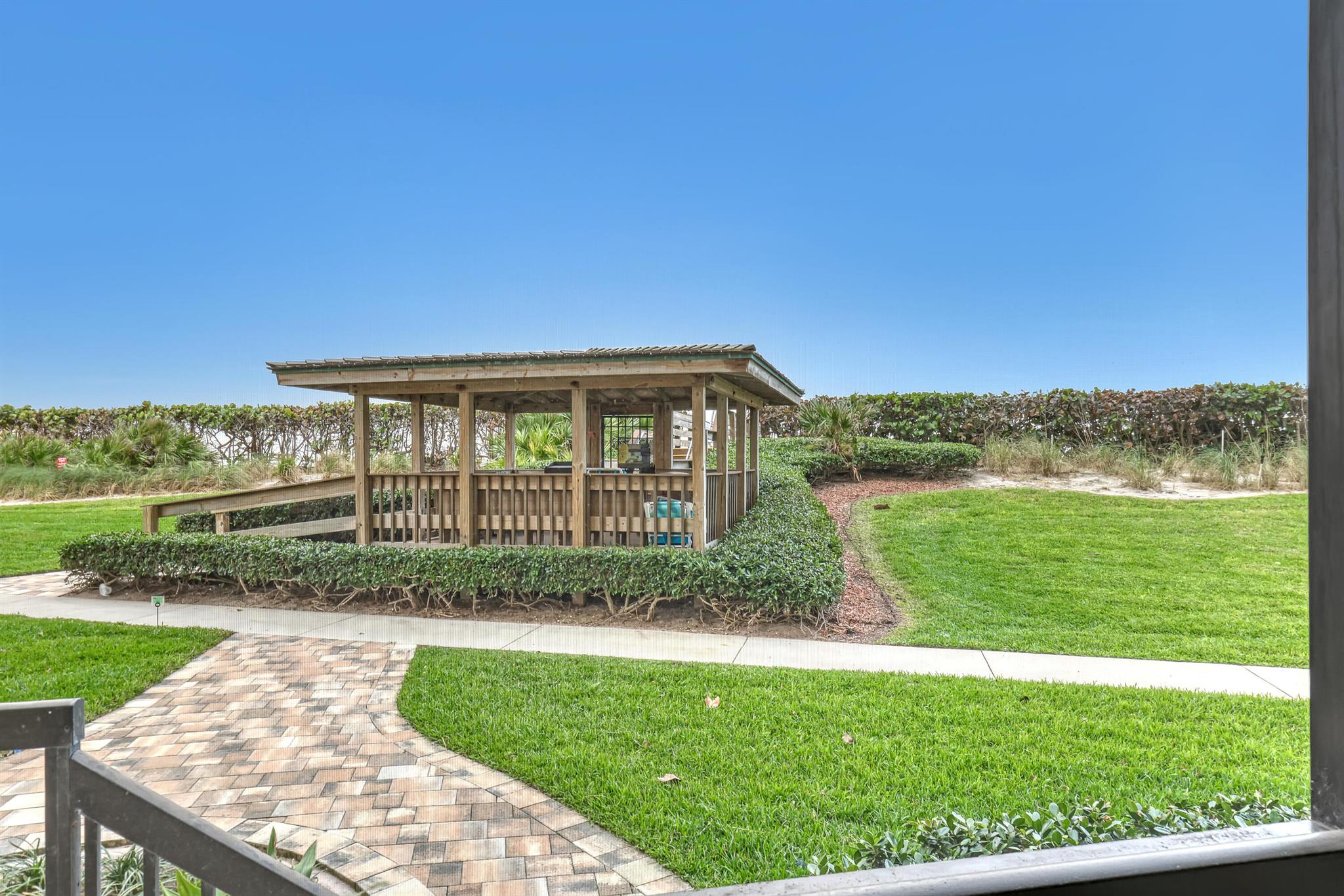 ISLANDIA I CONDOMINIUM - Residential Lease