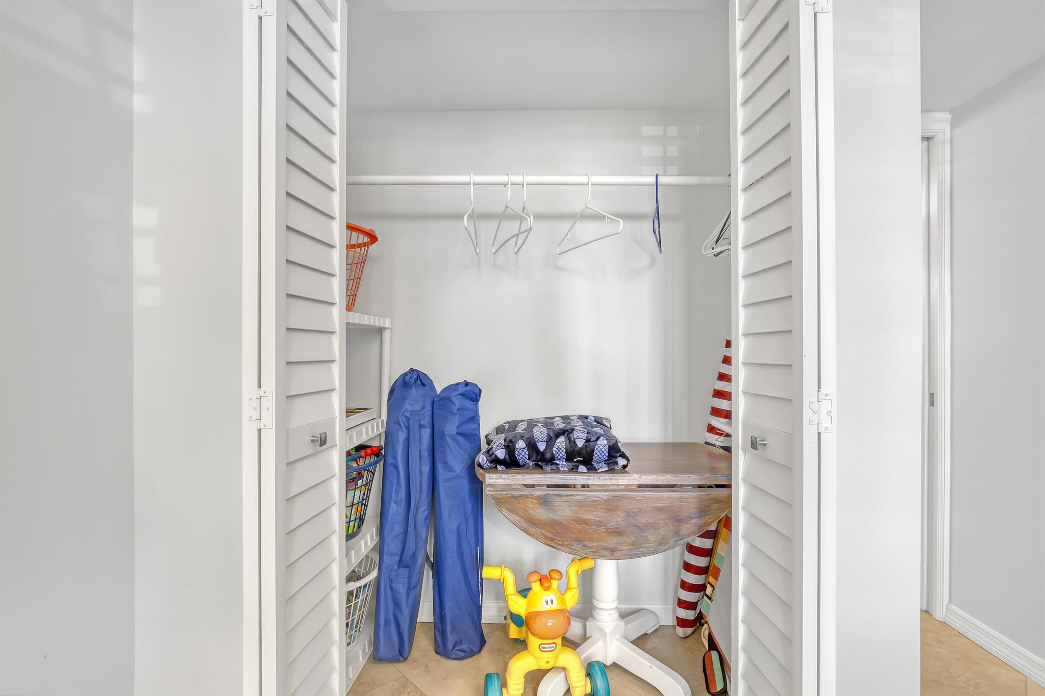 ISLANDIA I CONDOMINIUM - Residential Lease