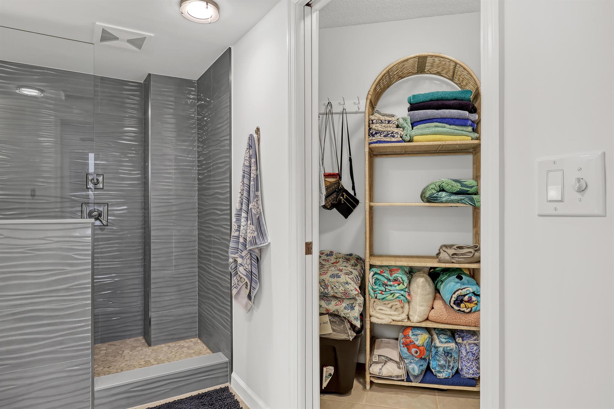 ISLANDIA I CONDOMINIUM - Residential Lease