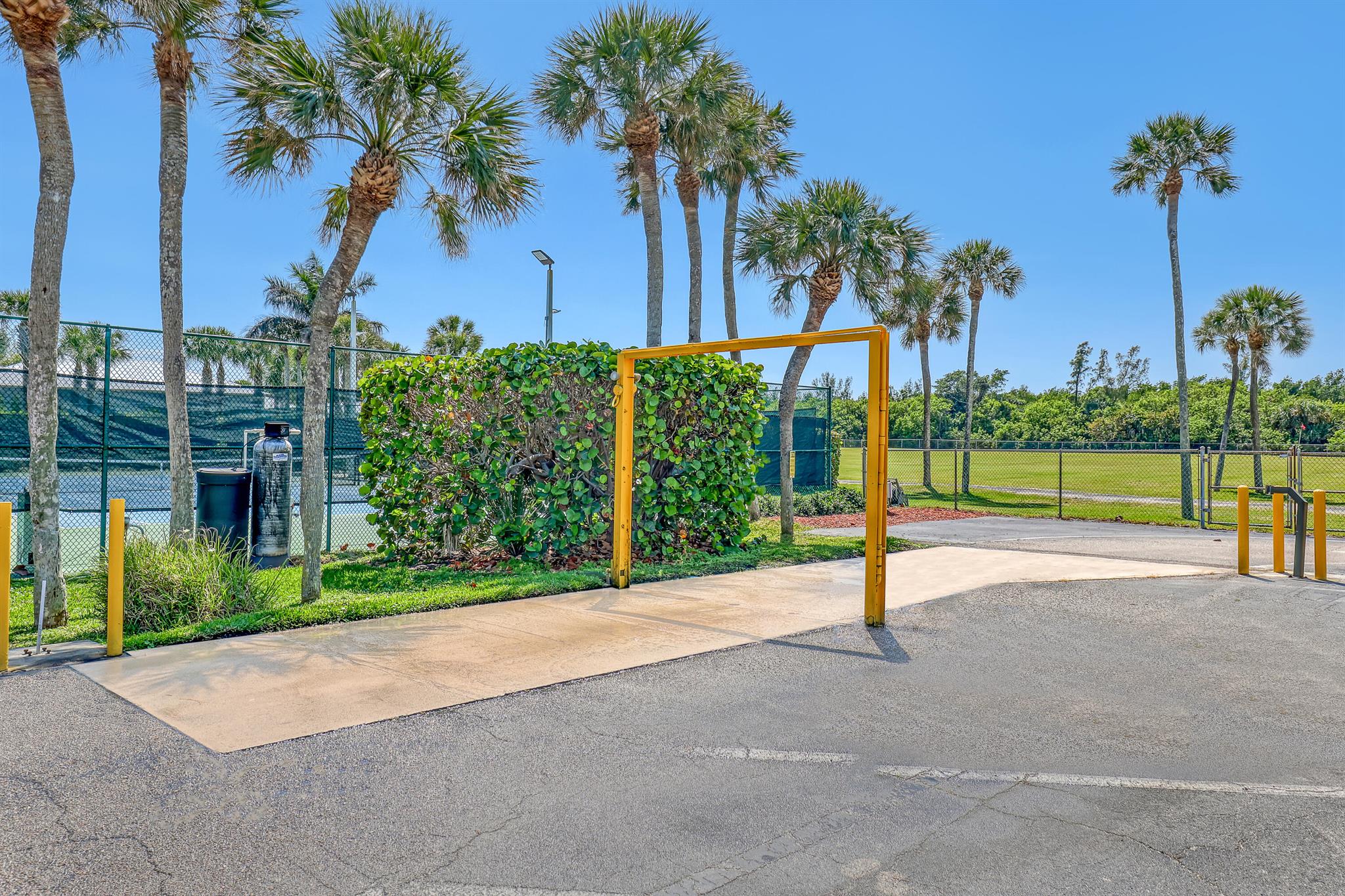 ISLANDIA I CONDOMINIUM - Residential Lease