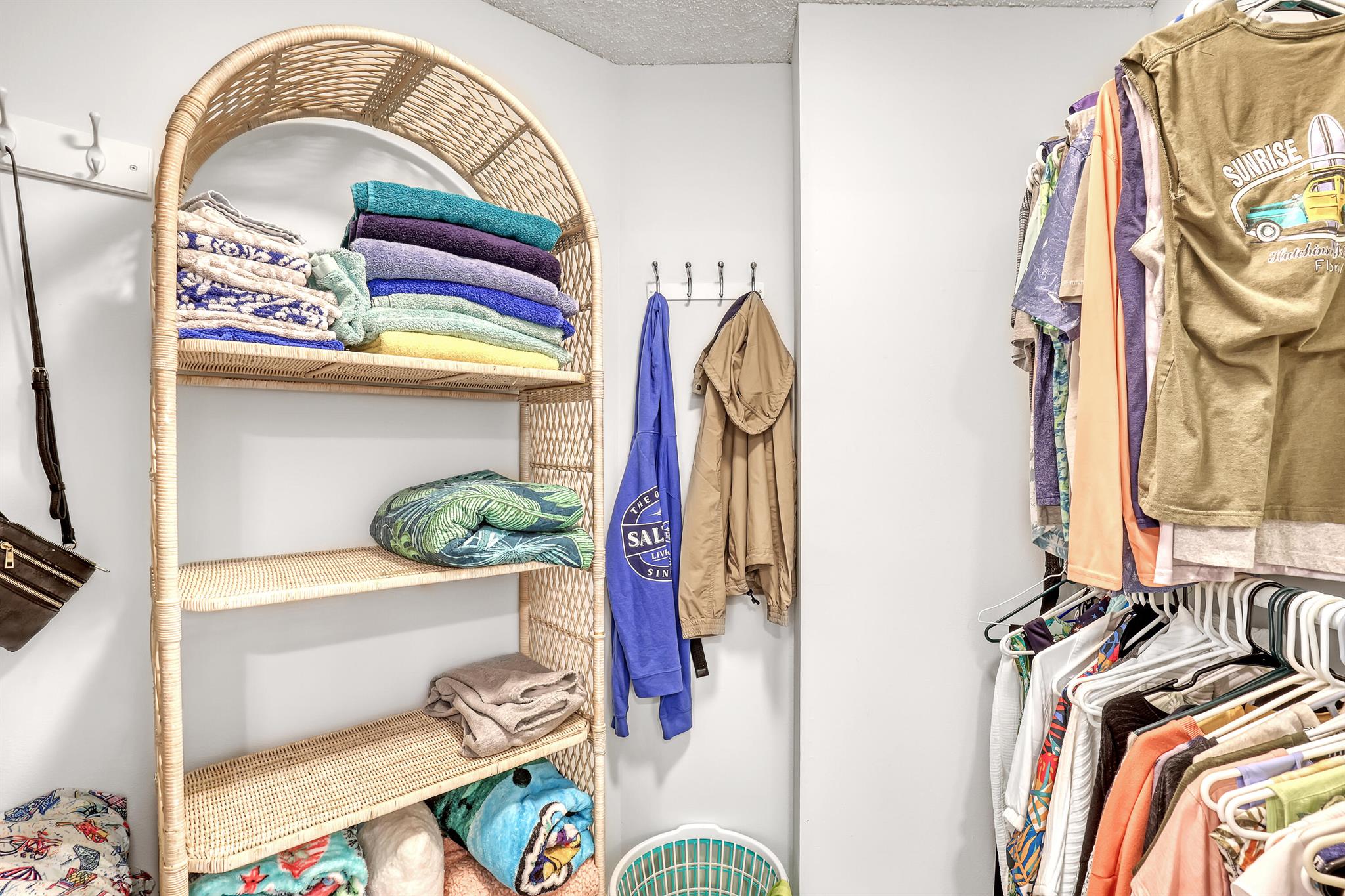 ISLANDIA I CONDOMINIUM - Residential Lease