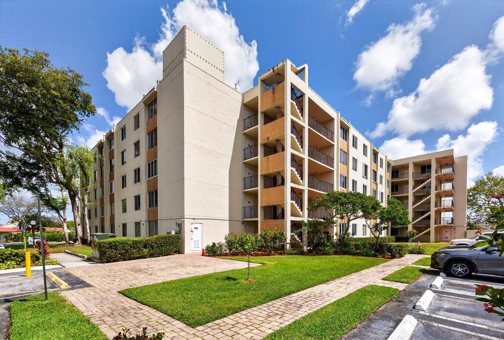 Photo of 3223 Riverside Drive #C-406, Coral Springs, FL 33065 (MLS # B26019076)