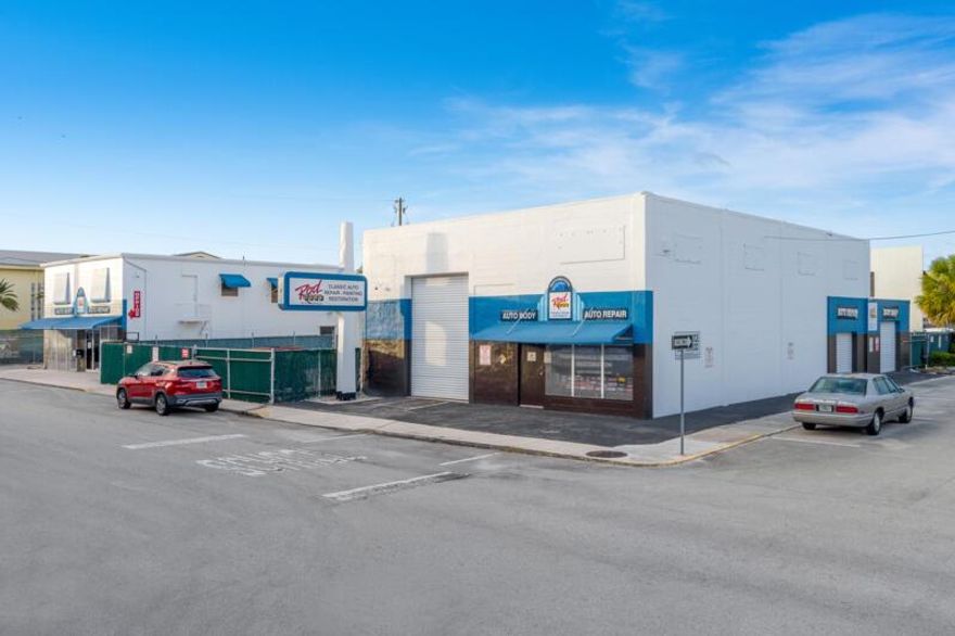 Fantastic chance to purchase a well-maintained garage space situated in the bustling downtown of Stuart.The property hosts two commercial buildings connected via a fenced courtyard-style parking lot.With excellent frontage on two sides and a prominent monument sign, these buildings feature classic storefronts, multiple roll-up doors allowing for thru traffic, and integrated office spaces.As an added bonus, the property boasts two 1/1 rental apartments just steps away from trendy shops and restaurants.