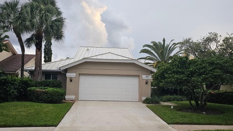 Photo of 352 RIVER EDGE Road, Jupiter, FL 33477 (MLS # B26078342)