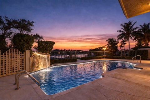 Photo of 352 River Edge Road, Jupiter, FL 33477 (MLS # B26078342)