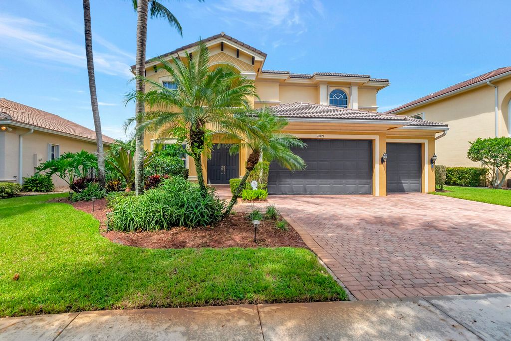 Photo of 11821 Foxbriar Lake Trail, Boynton Beach, FL 33473 (MLS # R10917638)
