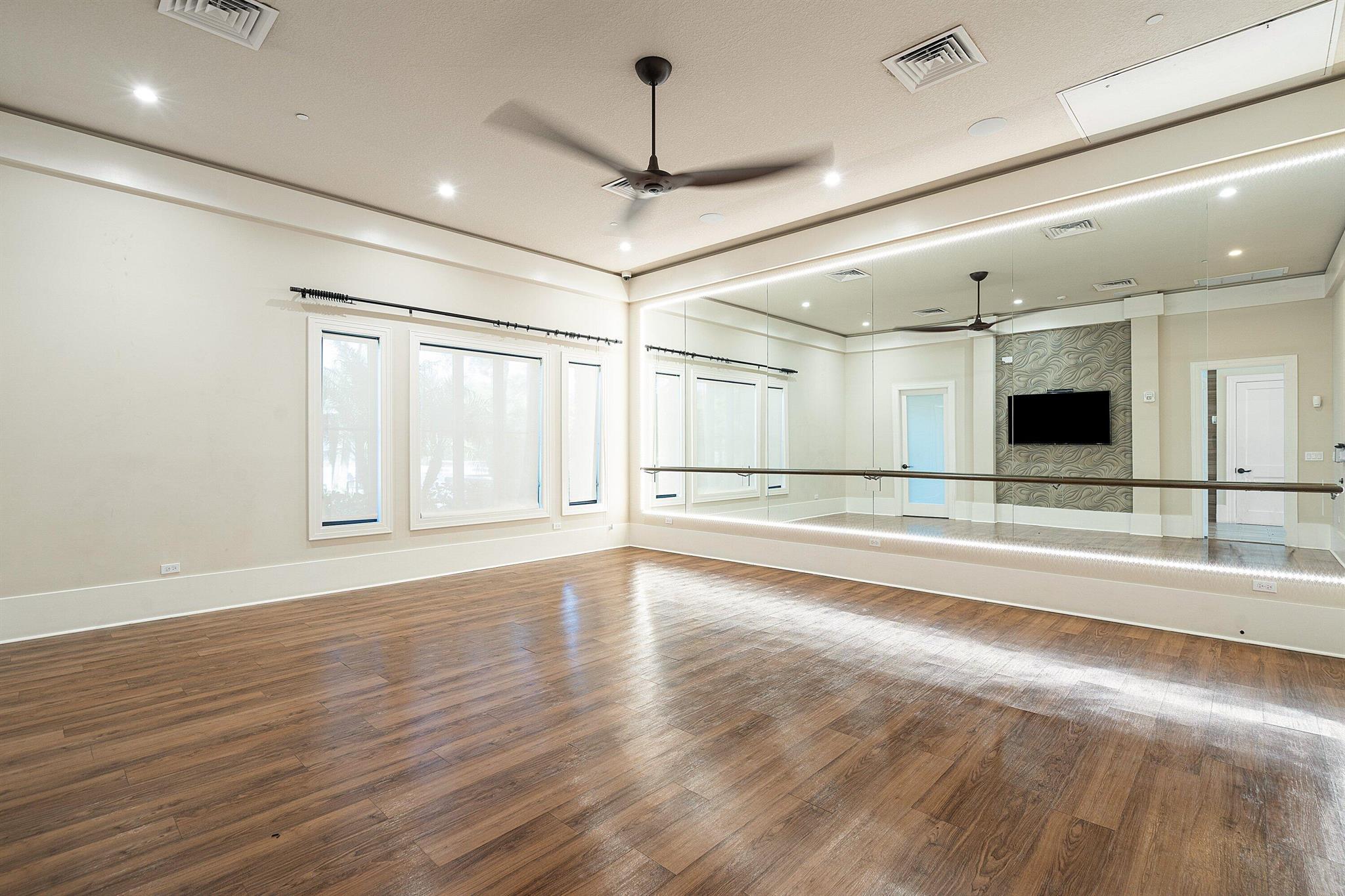 PALM MEADOWS ESTATES - Residential
