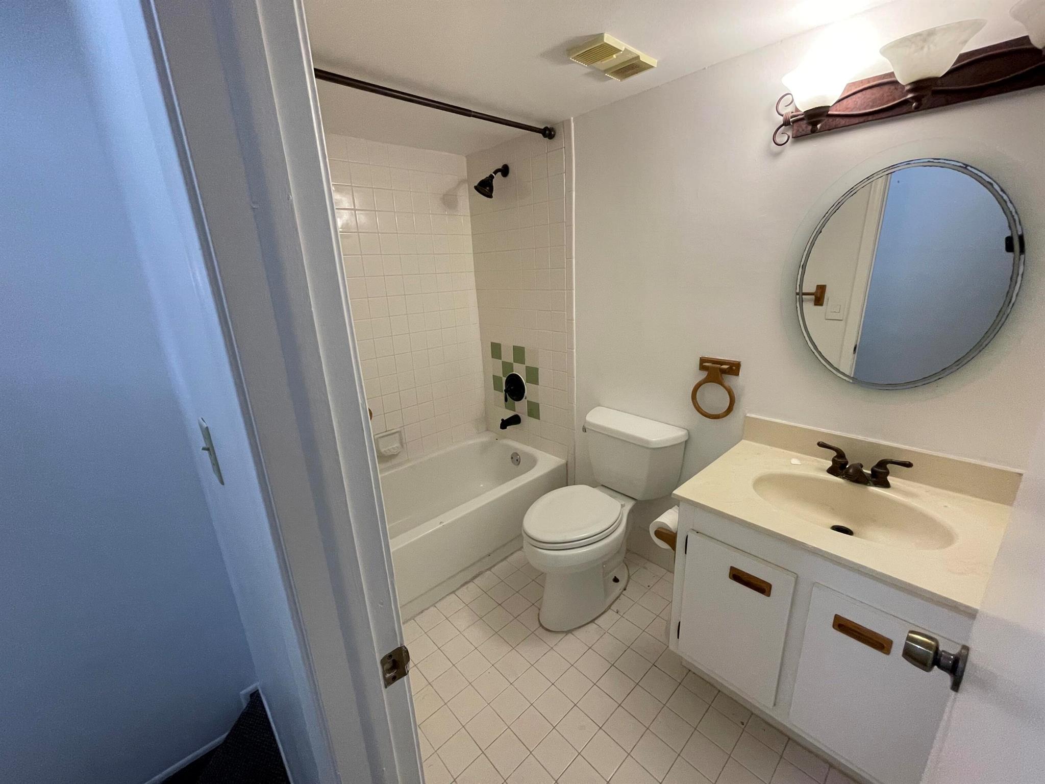 CENTURA PARC - Residential Lease