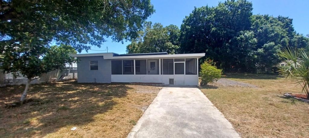 Photo of 1810 S 32nd Street, Fort Pierce, FL 34947 (MLS # F10528850)