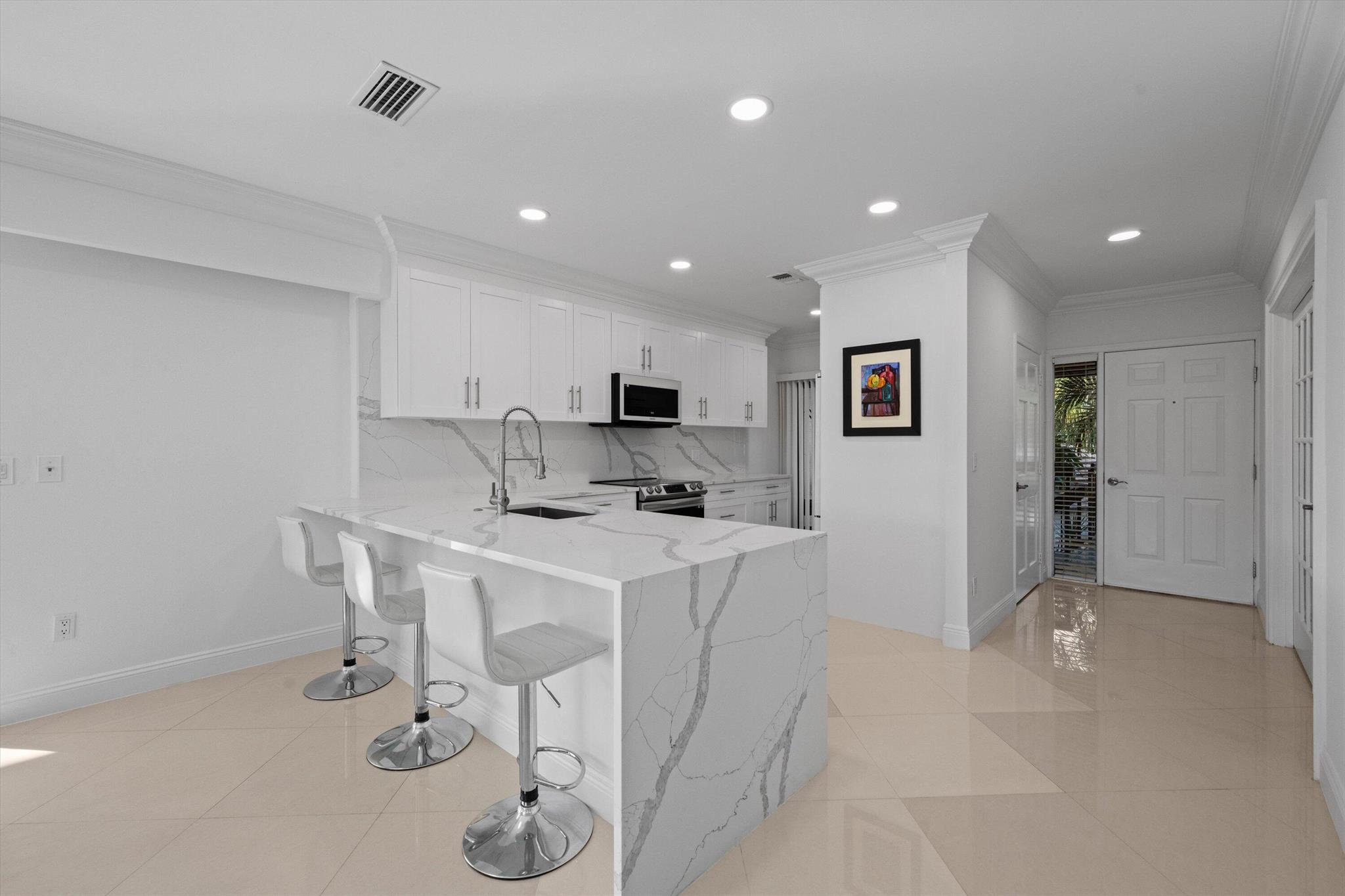 13321 Polo Club Road C203, Wellington, FL, 33414/$950,000 2 13321 Polo Club Road C203