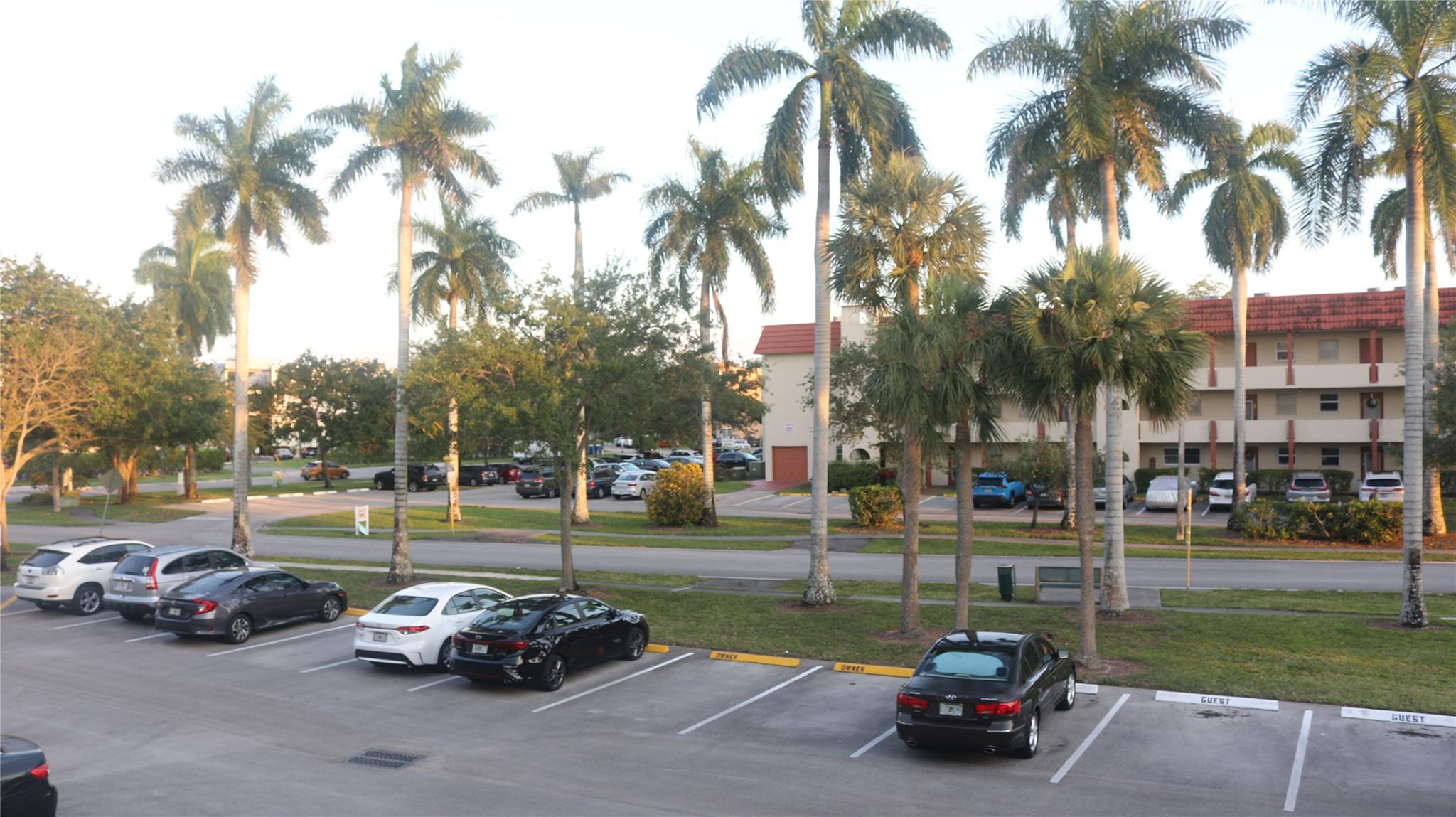 SUNRISE LAKES - Residential