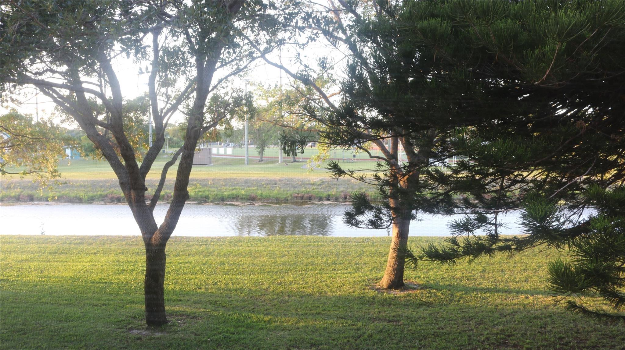 SUNRISE LAKES - Residential