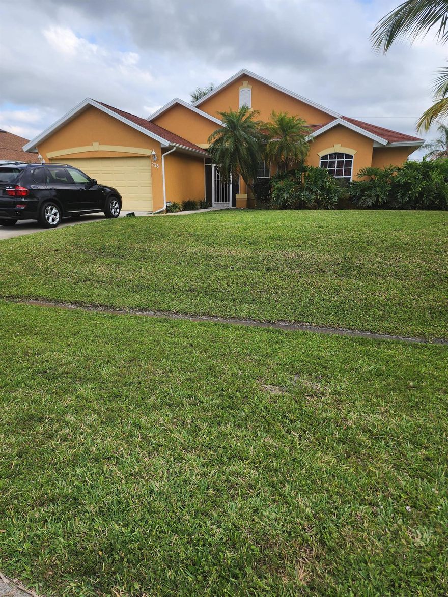 3/2 HOUSE WITH FRUIT TREES, ENCLOSED PATIO, GREAT SCHOOLS, PRIME LOCATION BETWEEN 95 AND US1