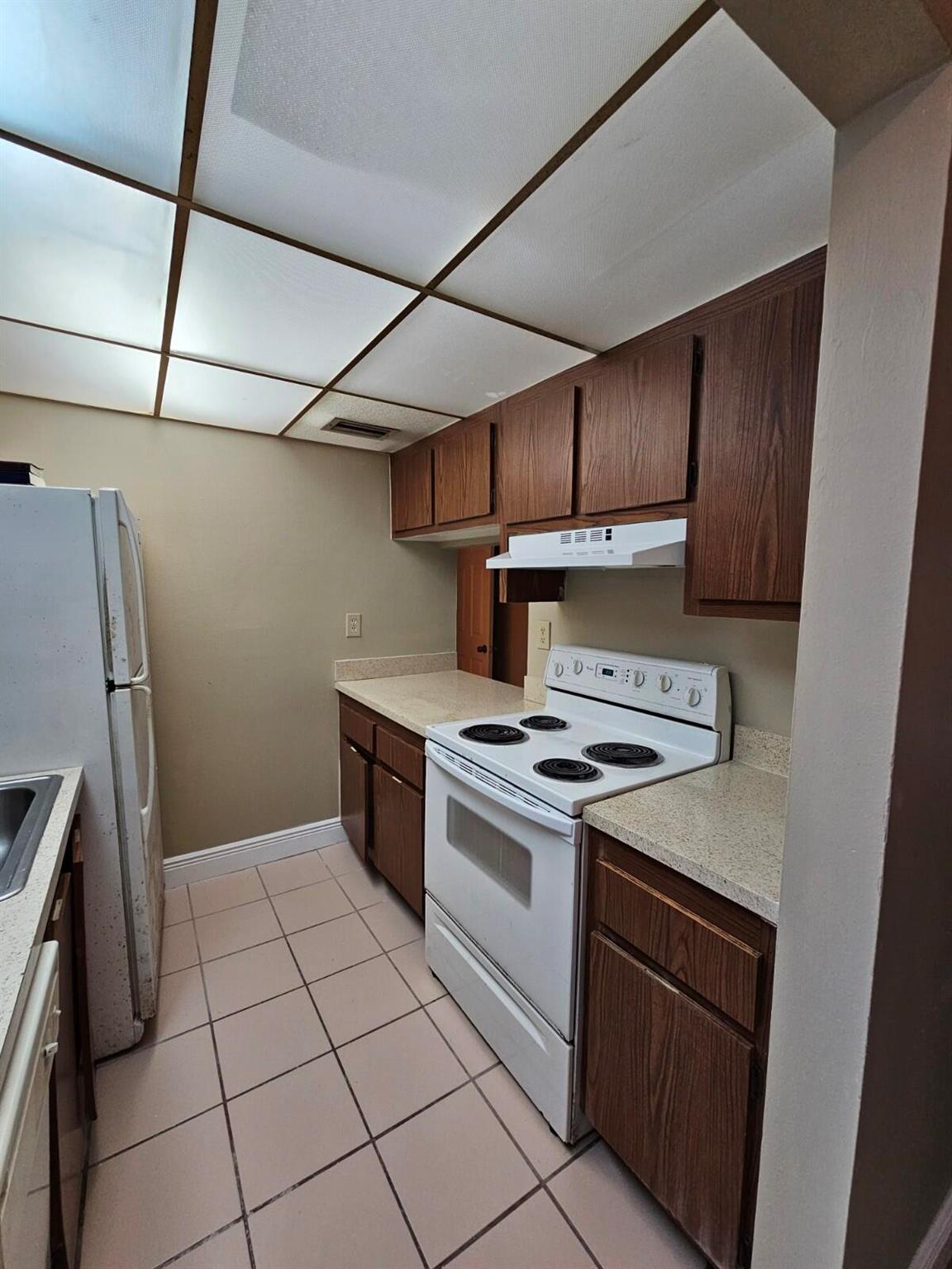 PRESIDENTIAL GOLFVIEW CON - Residential Lease