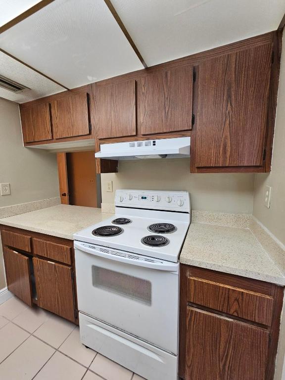 PRESIDENTIAL GOLFVIEW CONDO - Residential Lease