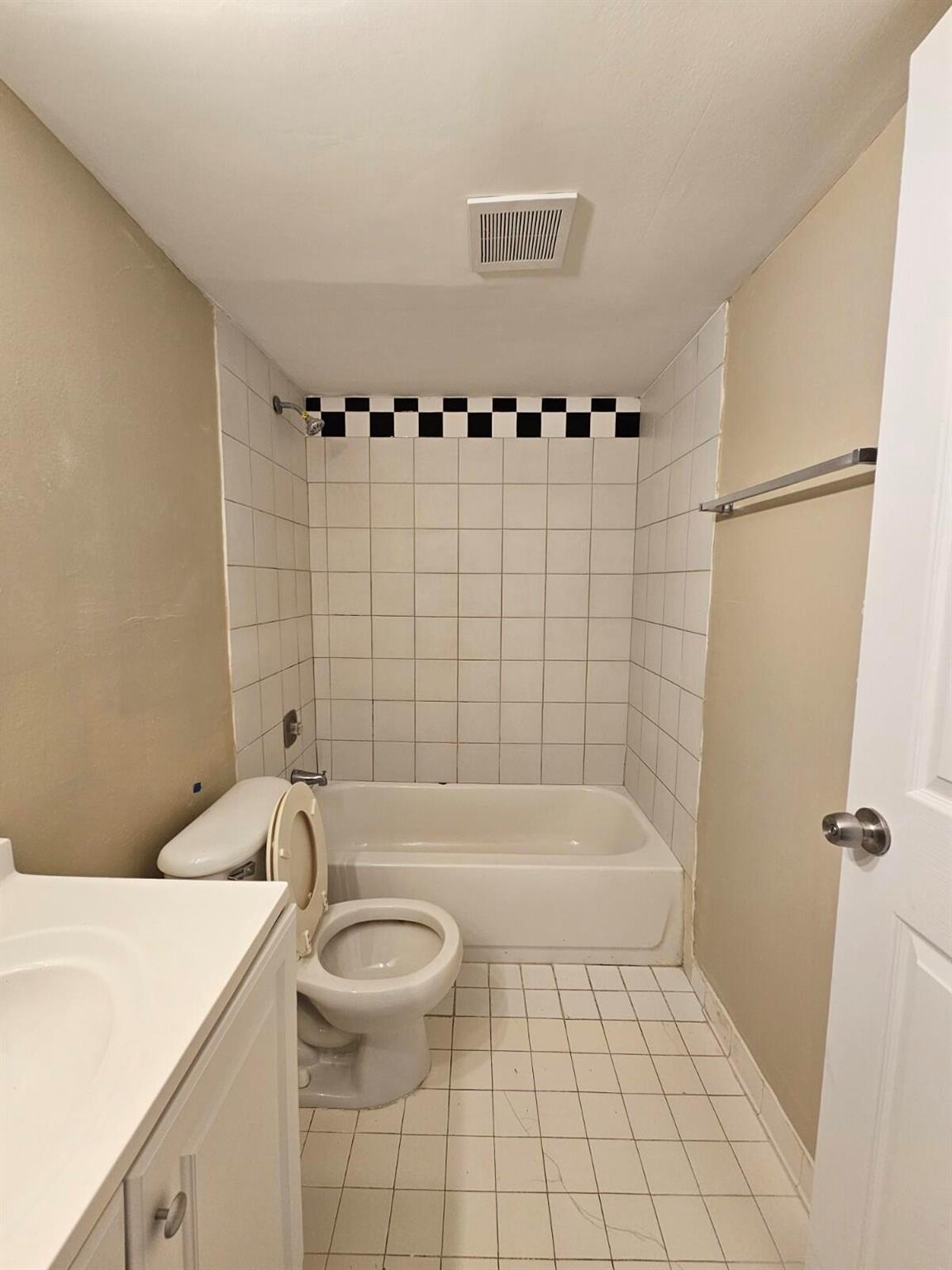 PRESIDENTIAL GOLFVIEW CON - Residential Lease