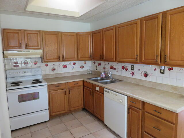 PORT ST LUCIE SECTION 27 - Residential Lease