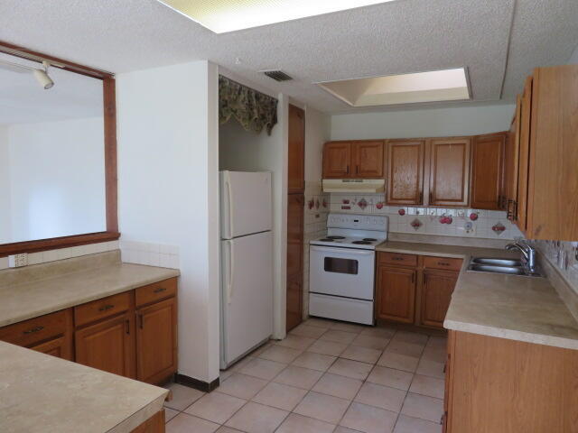 PORT ST LUCIE SECTION 27 - Residential Lease