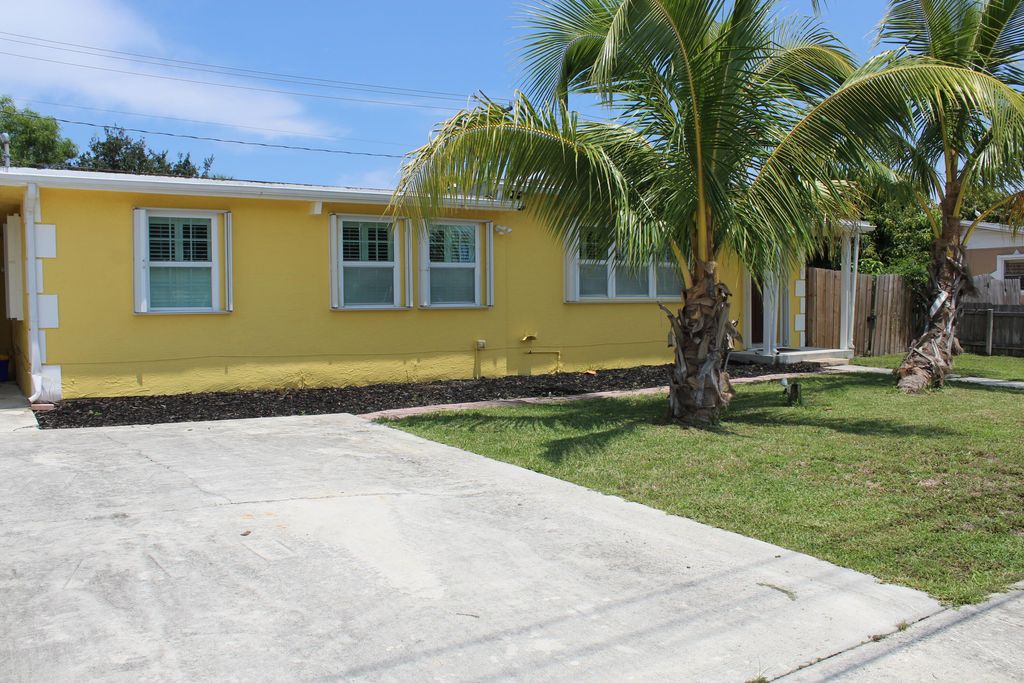 Photo of 1036 S 14th Street, Lantana, FL 33462 (MLS # R11166003)