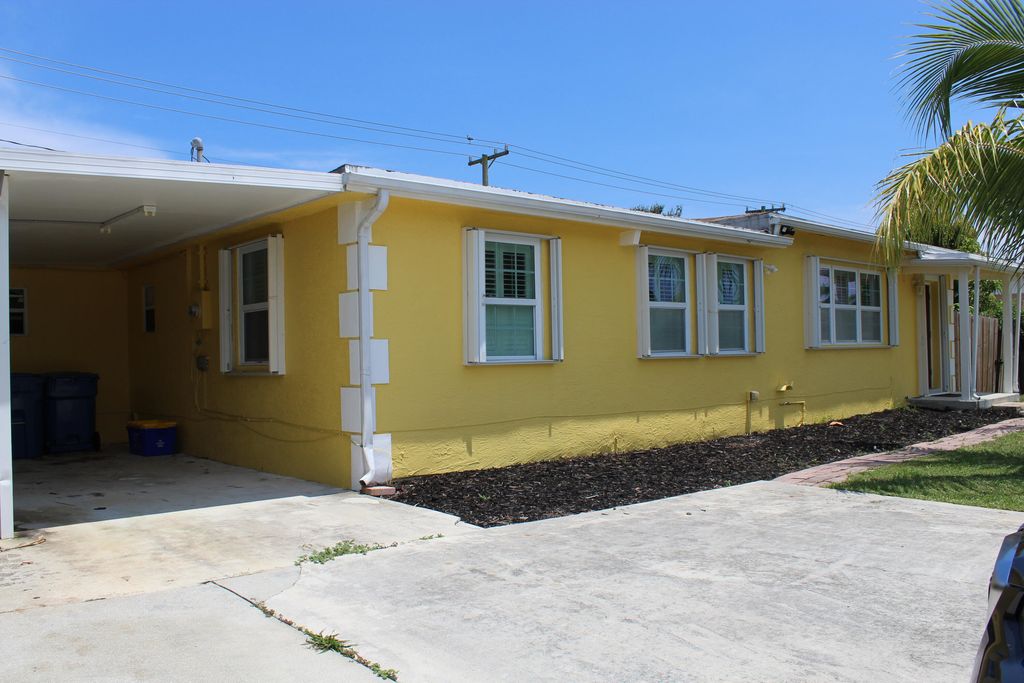 Photo of 1036 S 14th Street, Lantana, FL 33462 (MLS # R11166003)