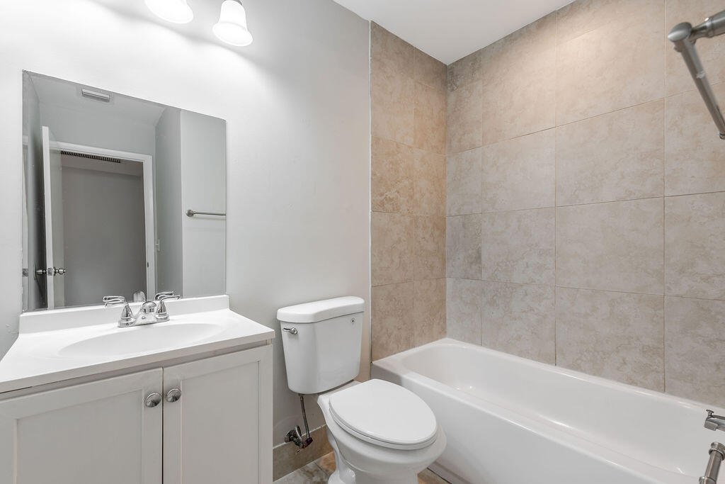 WOODSTOCK TWNHS - Residential Lease