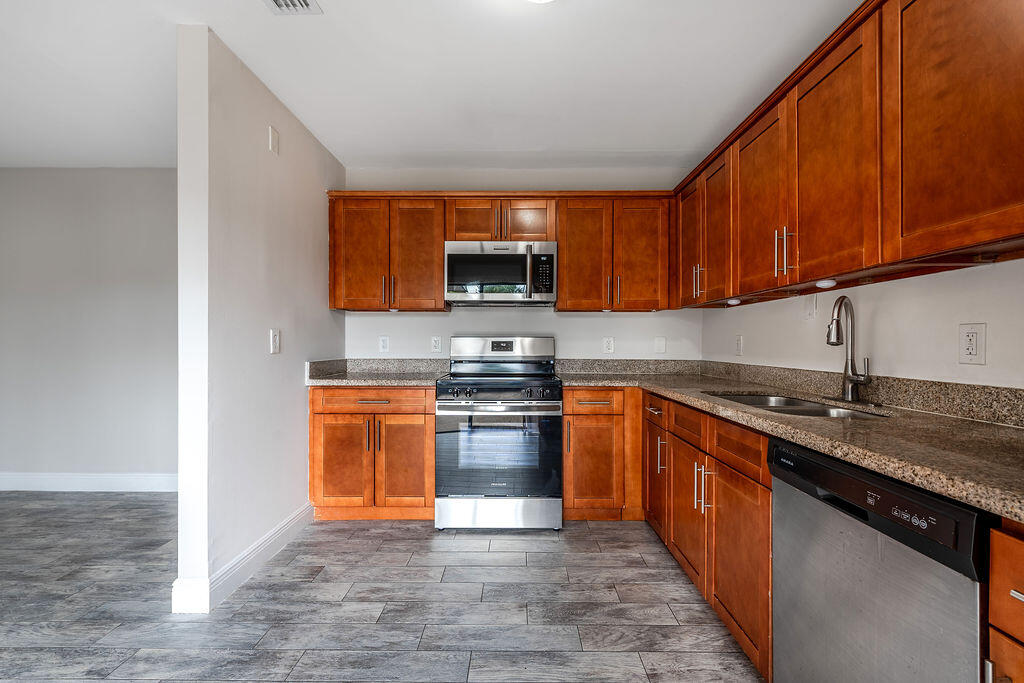 WOODSTOCK TWNHS - Residential Lease