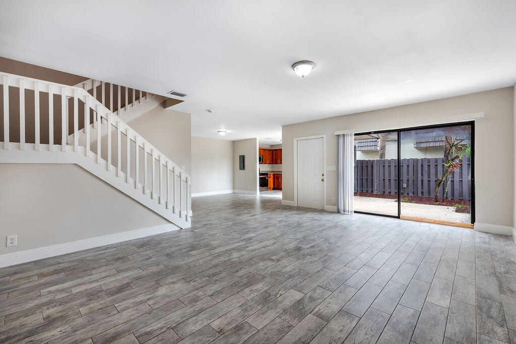 WOODSTOCK TWNHS - Residential Lease