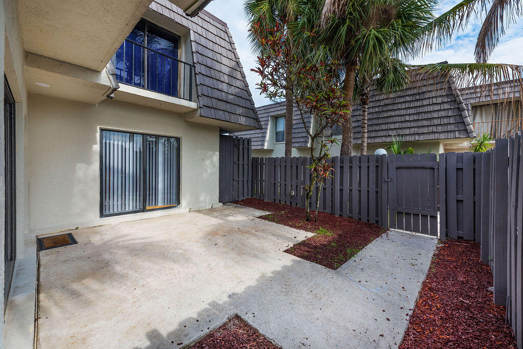 WOODSTOCK TWNHS - Residential Lease