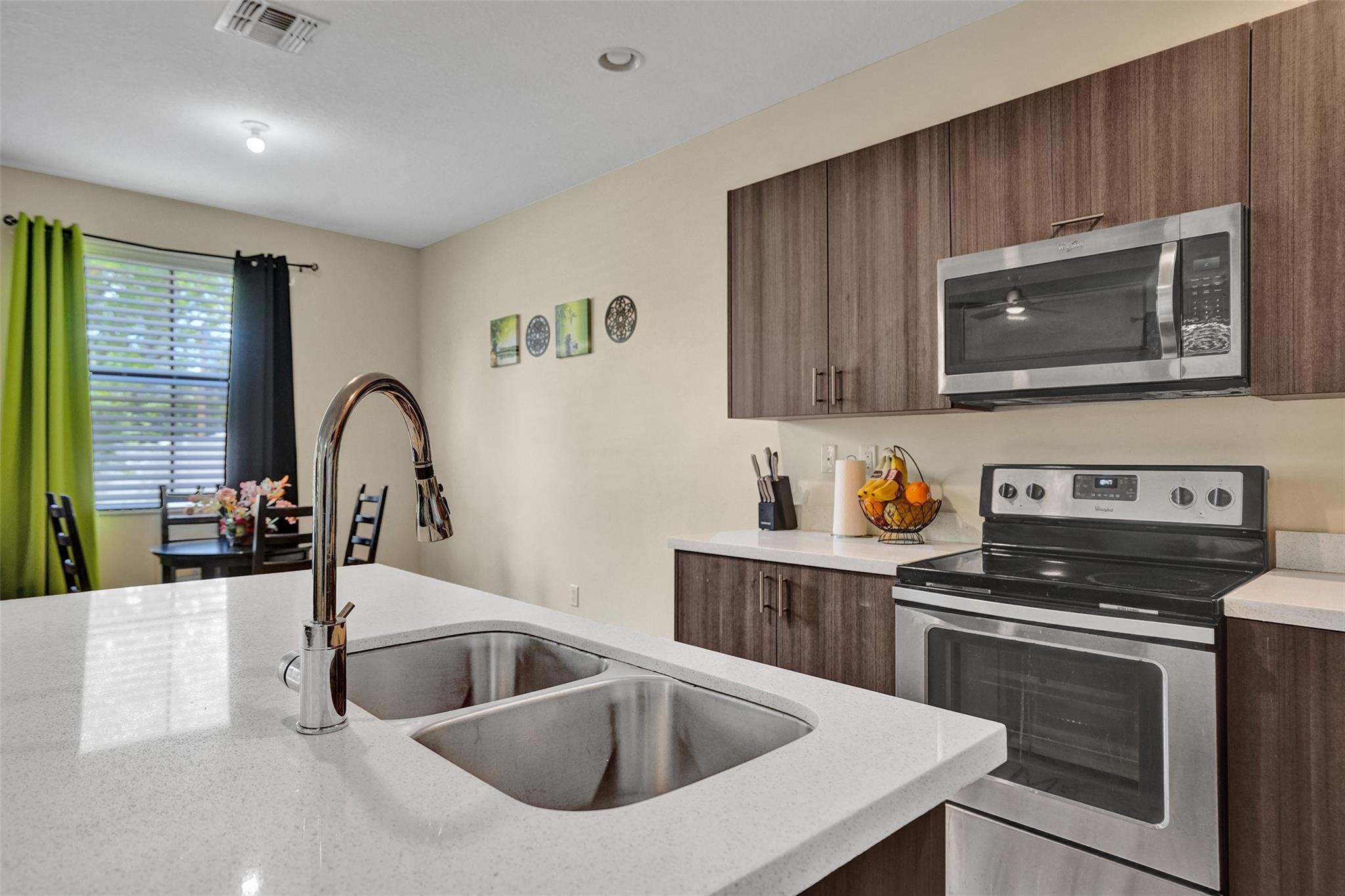 Central Parc South 182-173 - Residential