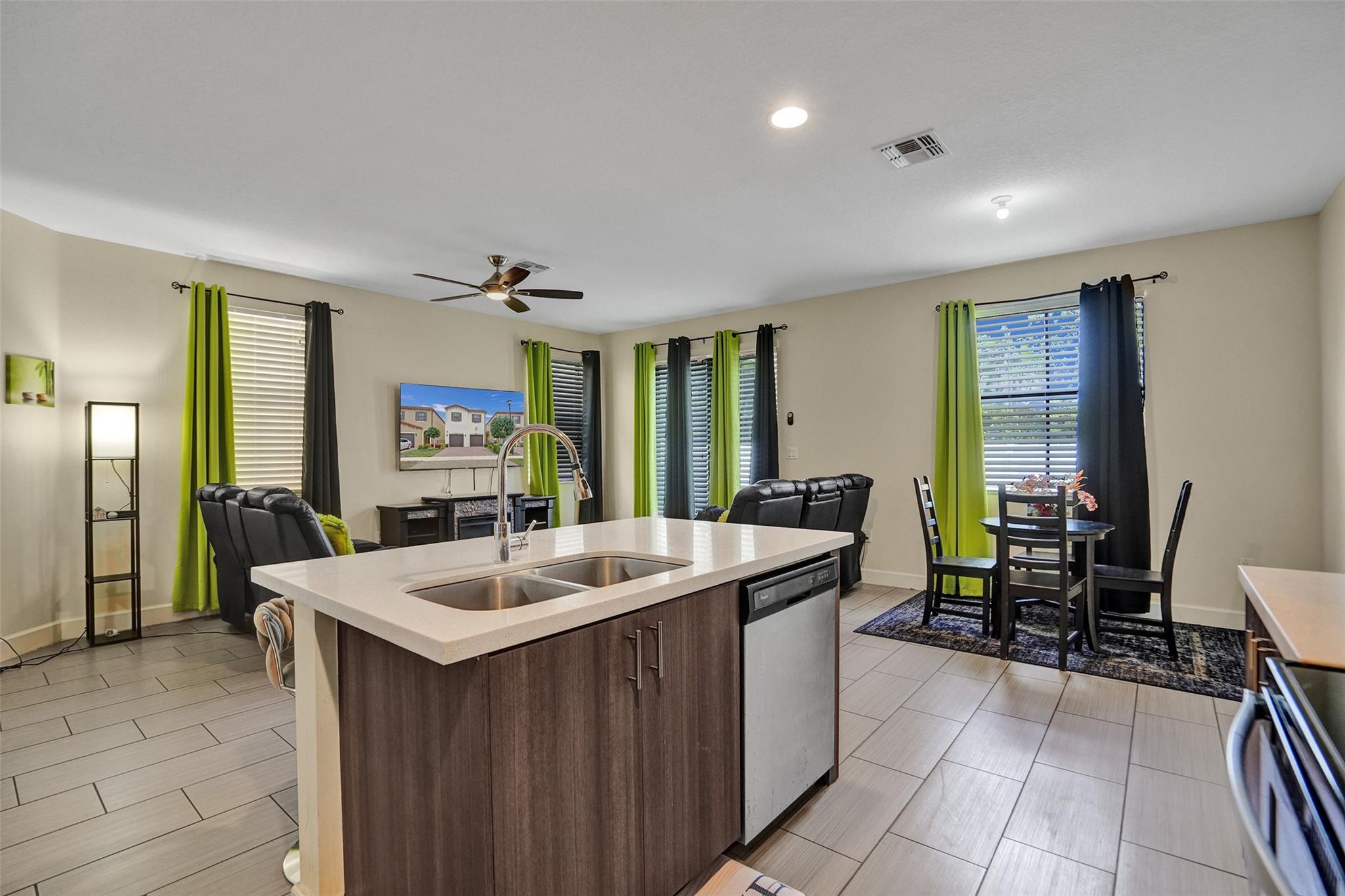 Central Parc South 182-173 - Residential