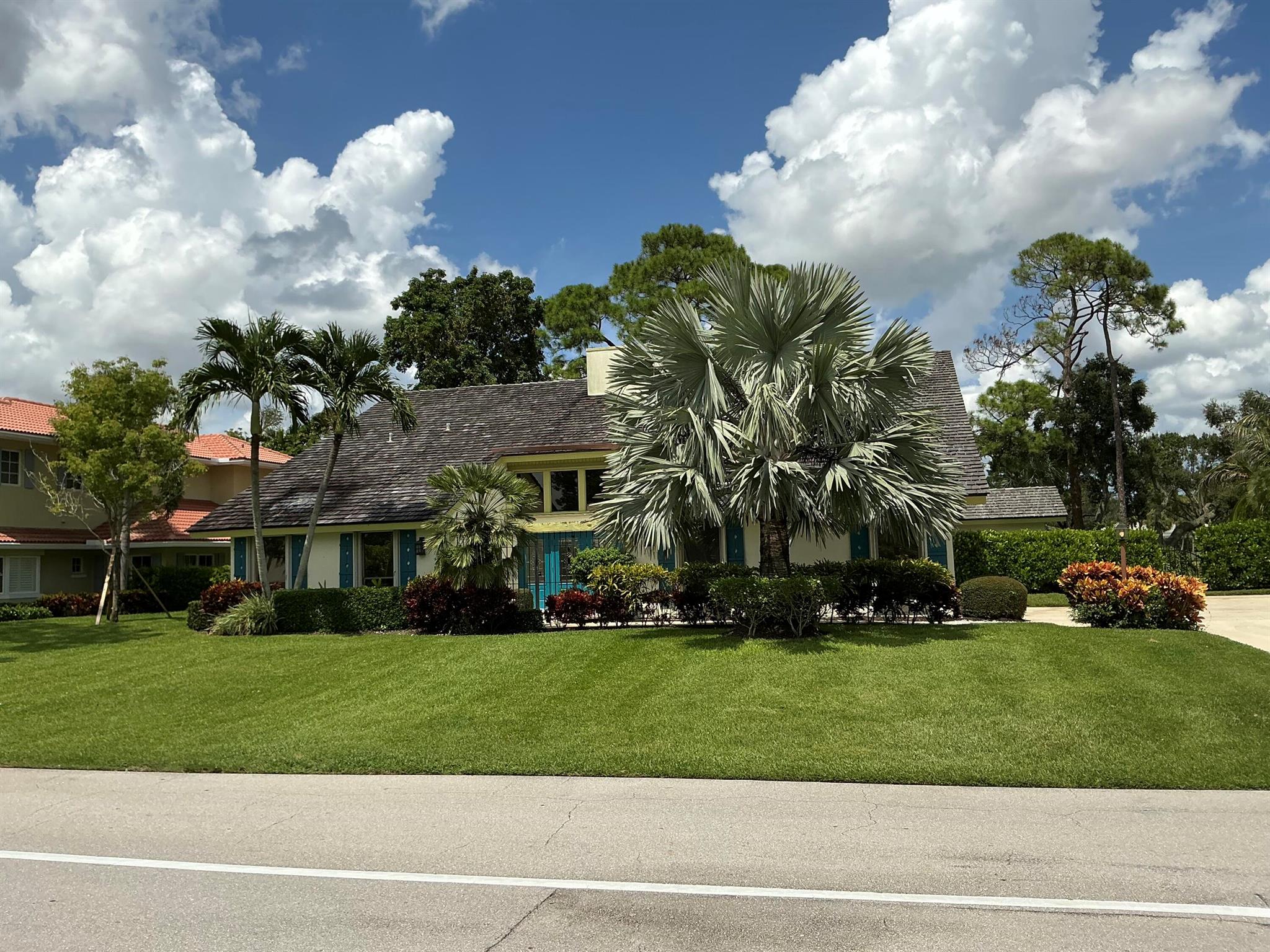 FURNISHED 3 BEDROOM HOME PLUS AN OFFICE AVAILABLE FROM 6 MONTHS AND A DAY TO 11 MONTHS. THE HOME OVERLOOKS THE 10TH & 18TH HOLES WITH VIEWS OF THE CLUBHOUSE. CALL FOR MORE INFORMATION.