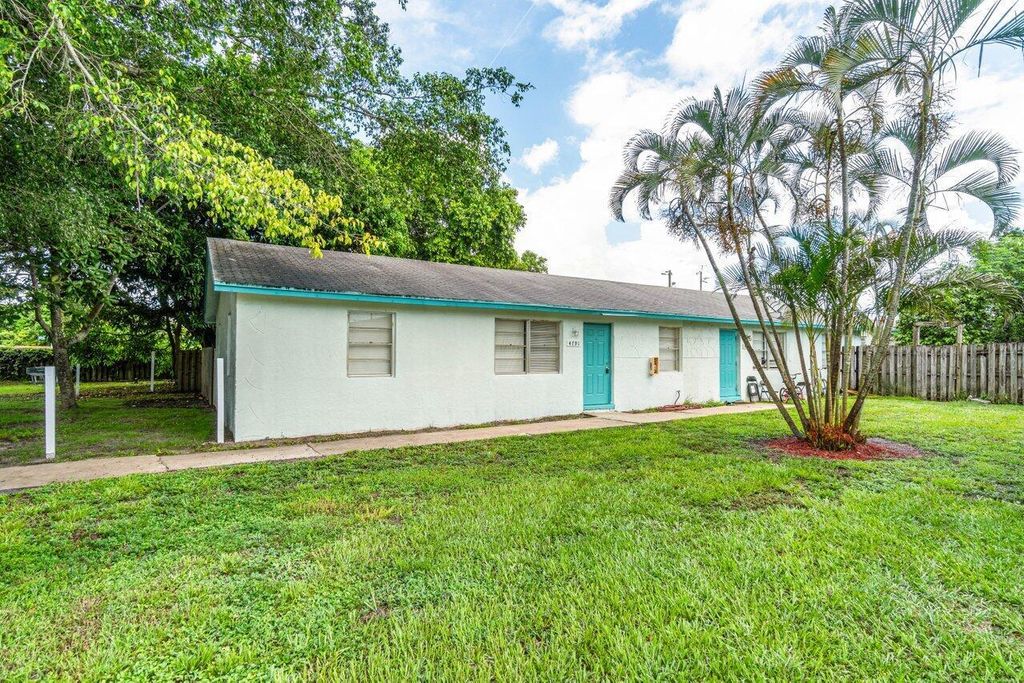 Photo of 4791 Gulfstream Road, Lake Worth, FL 33461 (MLS # R11002582)