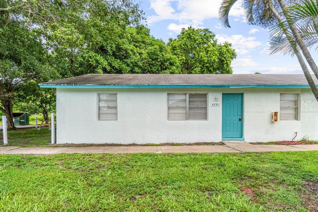 Photo of 4791 Gulfstream Road, Lake Worth, FL 33461 (MLS # R11002582)