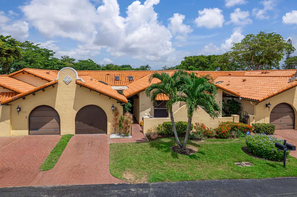 Photo of 5325 S Bolero Circle, Delray Beach, FL 33484 (MLS # B26060337)
