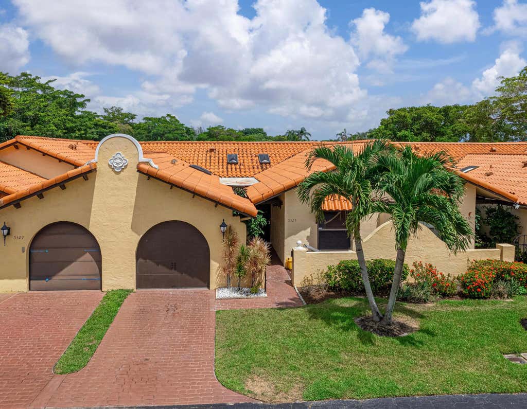 Photo of 5325 S Bolero Circle, Delray Beach, FL 33484 (MLS # B26060337)