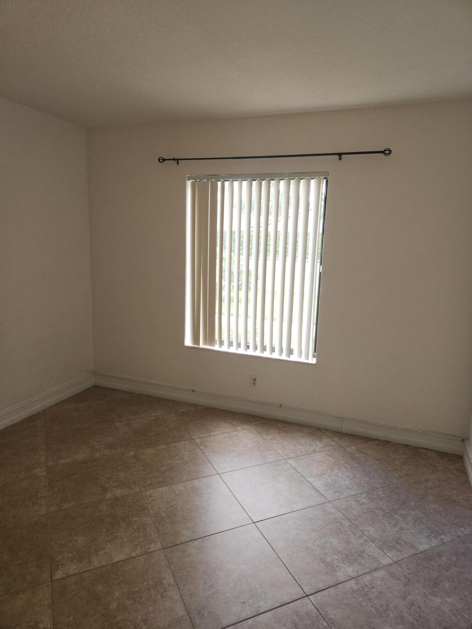 PINE RIDGE NORTH VILLAGE III CONDO - Residential