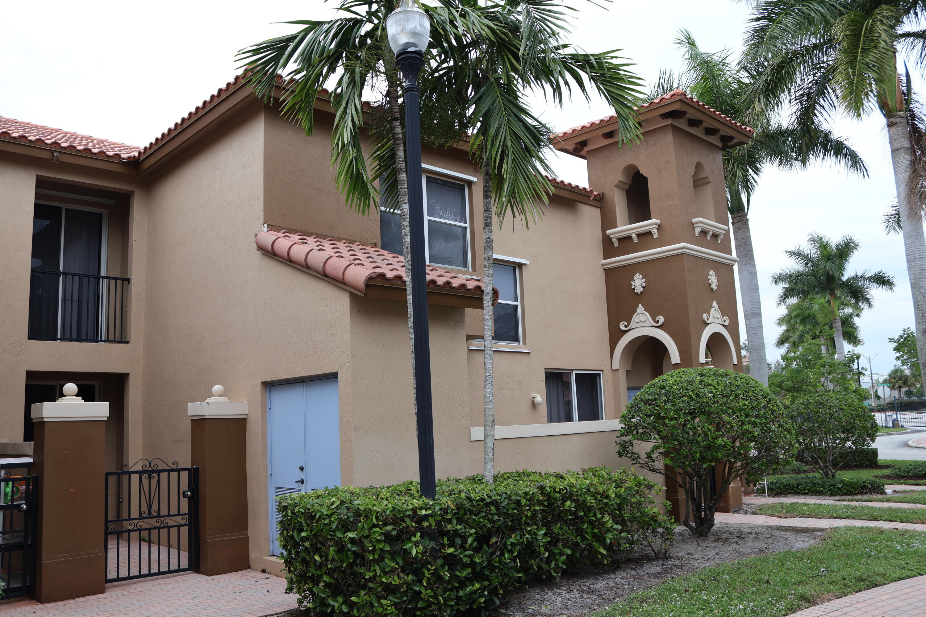 LINKS AT EMERALD DUNES CONDO - Residential Lease