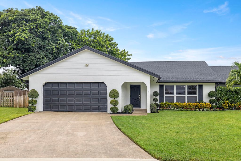 Photo of 1145 Hickory Trail, Wellington, FL 33414 (MLS # B26012177)