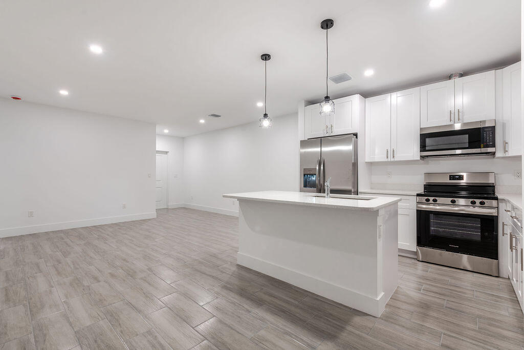 CHERRY HILLS - Residential Lease