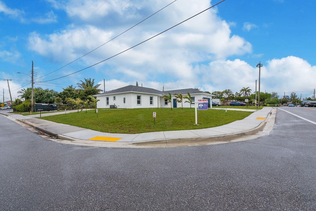 CHERRY HILLS - Residential Lease