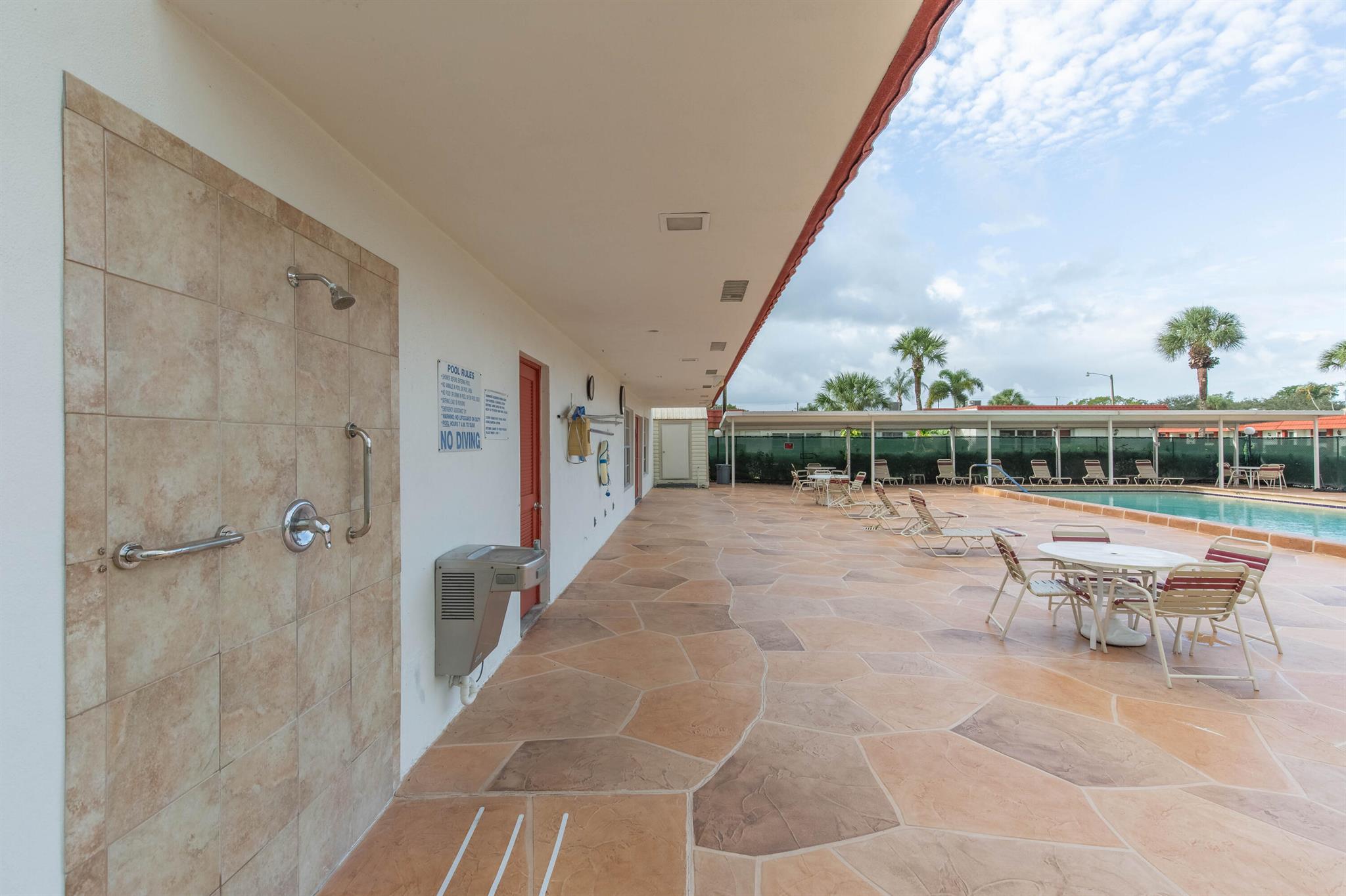 CRESTHAVEN TOWNHOMES SEC 4 CONDO - Residential