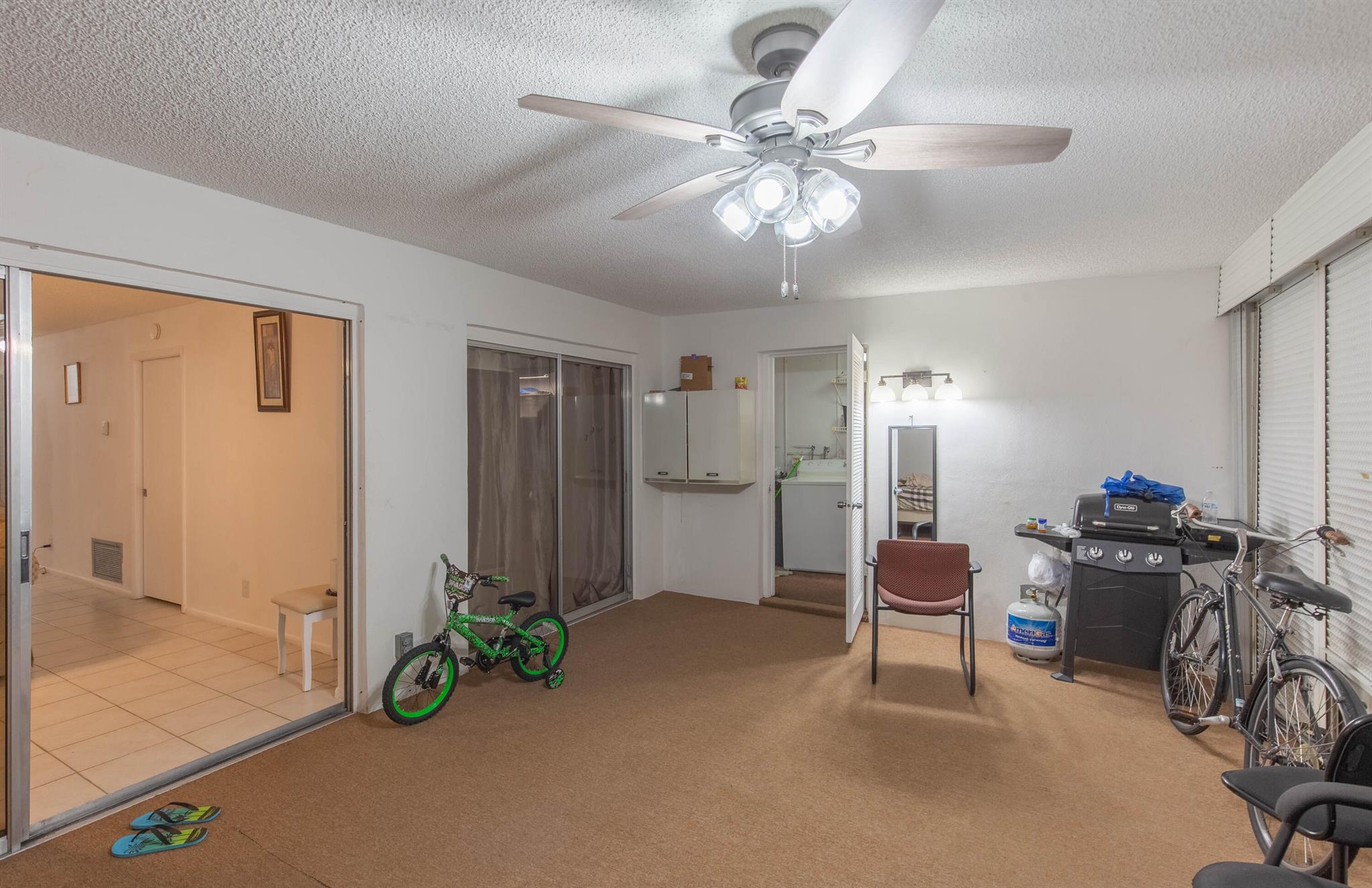 CRESTHAVEN TOWNHOMES SEC 4 CONDO - Residential