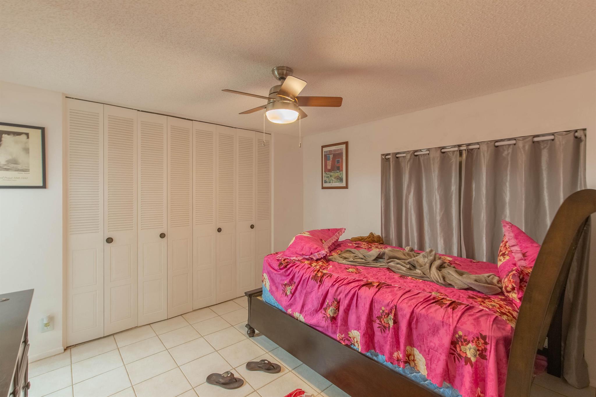 CRESTHAVEN TOWNHOMES SEC 4 CONDO - Residential