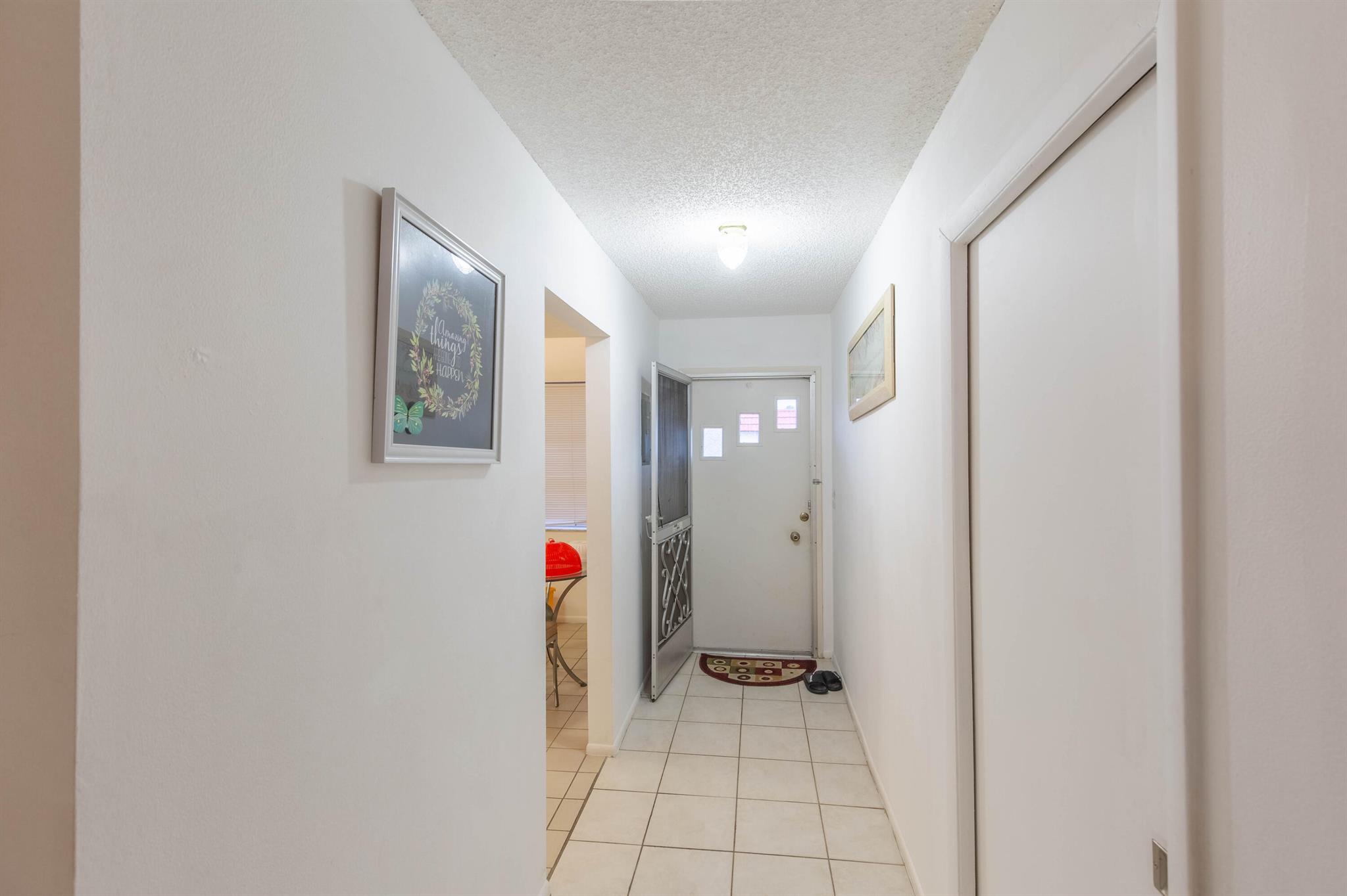 CRESTHAVEN TOWNHOMES SEC 4 CONDO - Residential