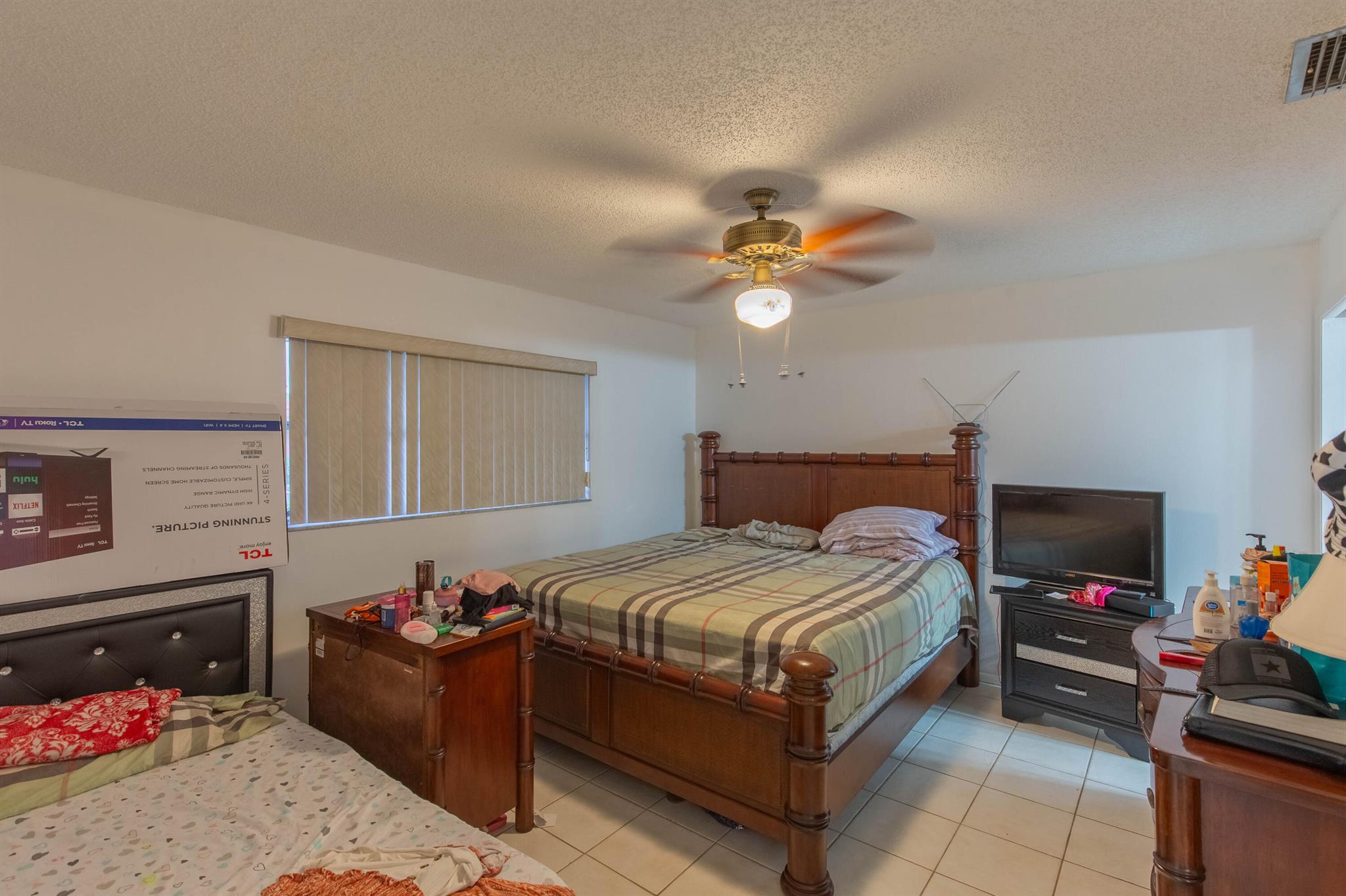 CRESTHAVEN TOWNHOMES SEC 4 CONDO - Residential