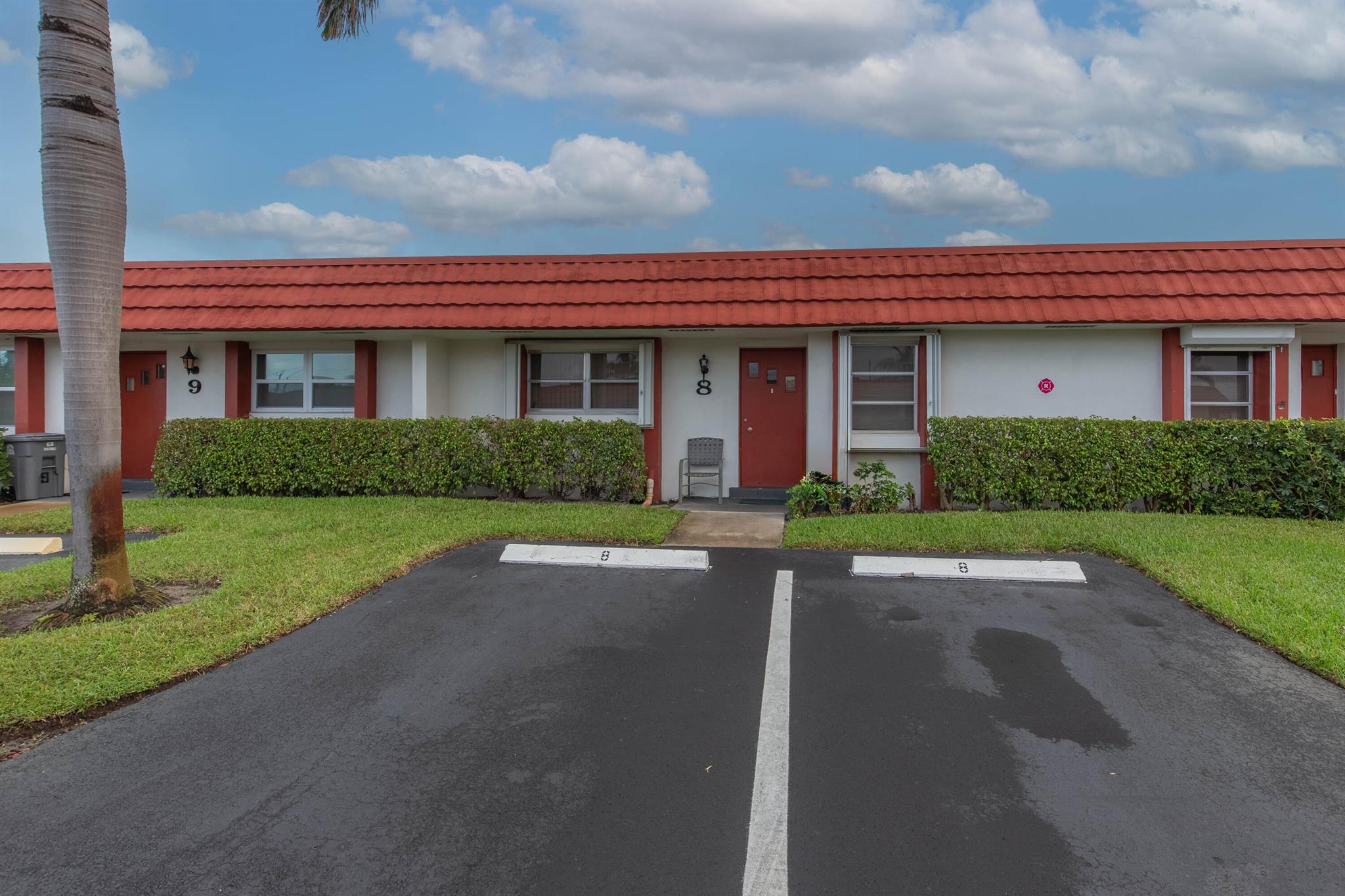 CRESTHAVEN TOWNHOMES SEC 4 CONDO - Residential