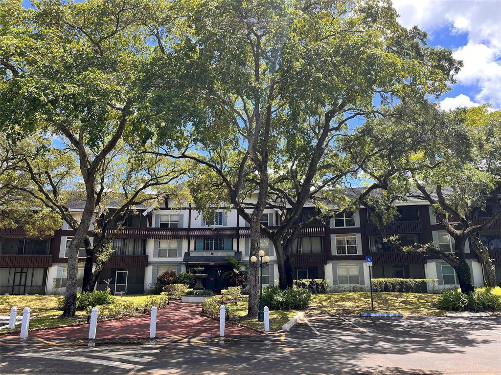 Photo of 3710 Inverrary Drive #1N, Lauderhill, FL 33319 (MLS # F10437814)